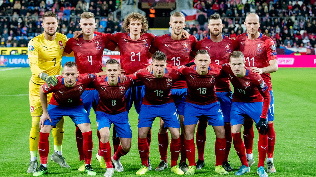 Los jugadores de la República Checa posan antes de un partido contra Kosovo. (Getty)