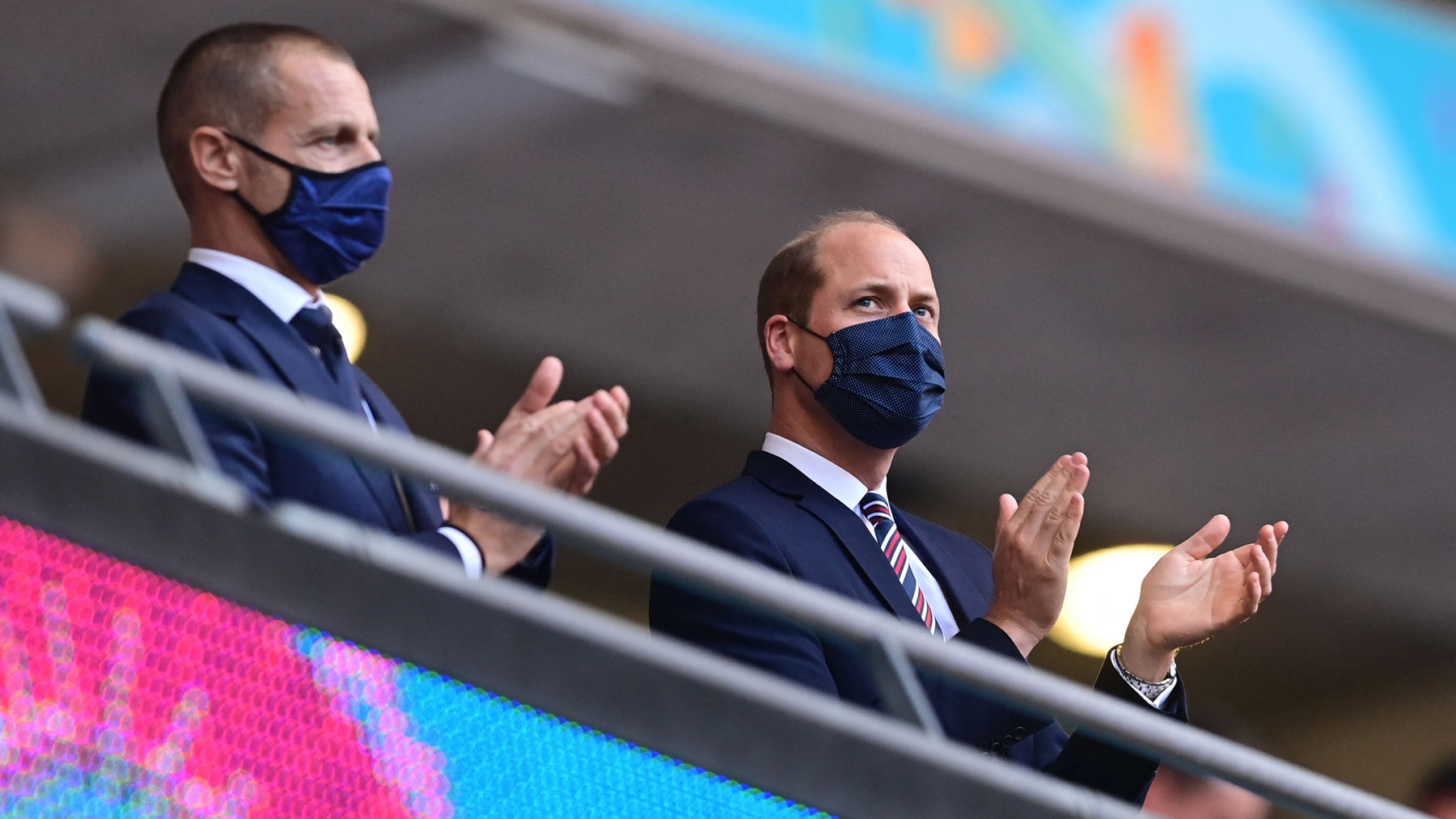 Aleksander Ceferin junto al príncipe Guillermo en el palco de Wembley durante un partido de Inglaterra en la Eurocopa 2020 (AFP)