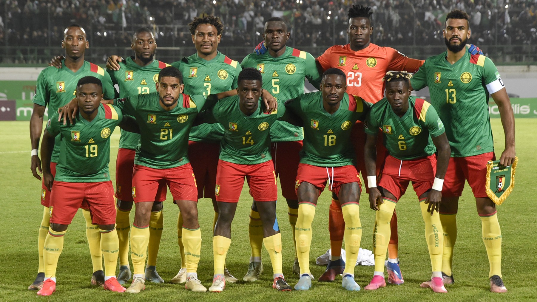 Los jugadores de Camerún antes de un partido. (AFP)