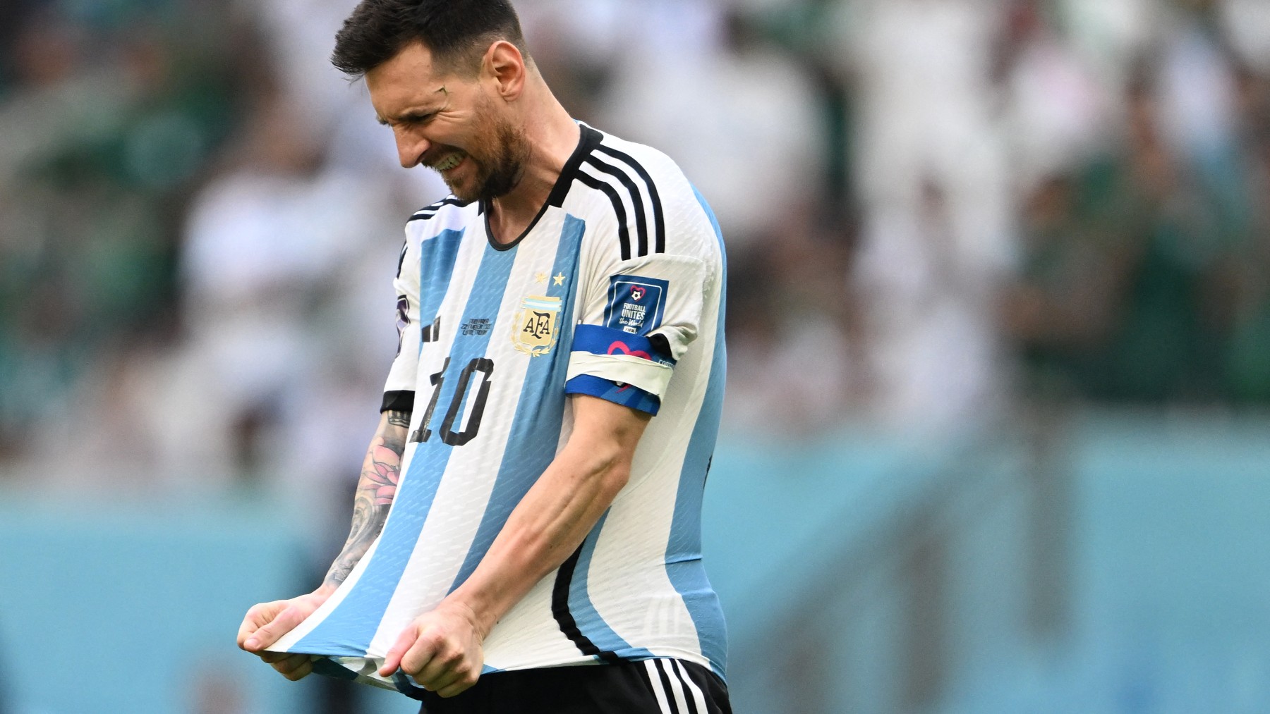 Leo Messi, en una imagen de desesperación en el partido contra Arabia Saudí. (AFP)