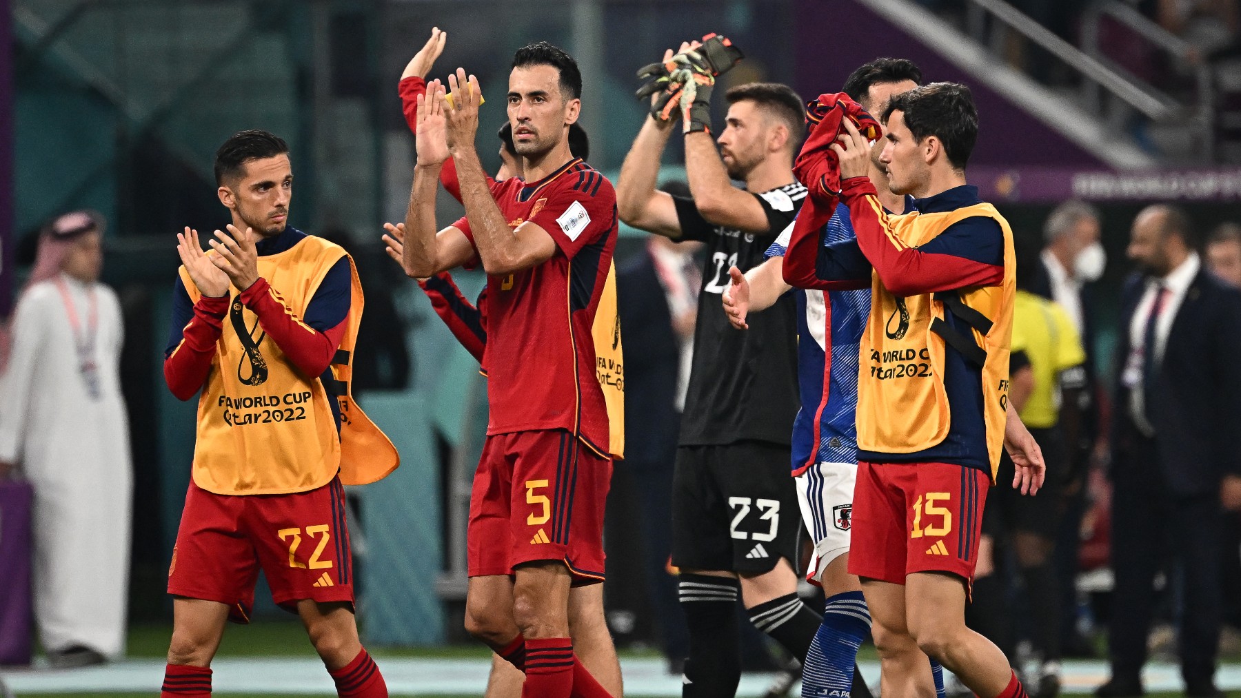 Los jugadores de España, tras el partido contra Japón. (AFP)