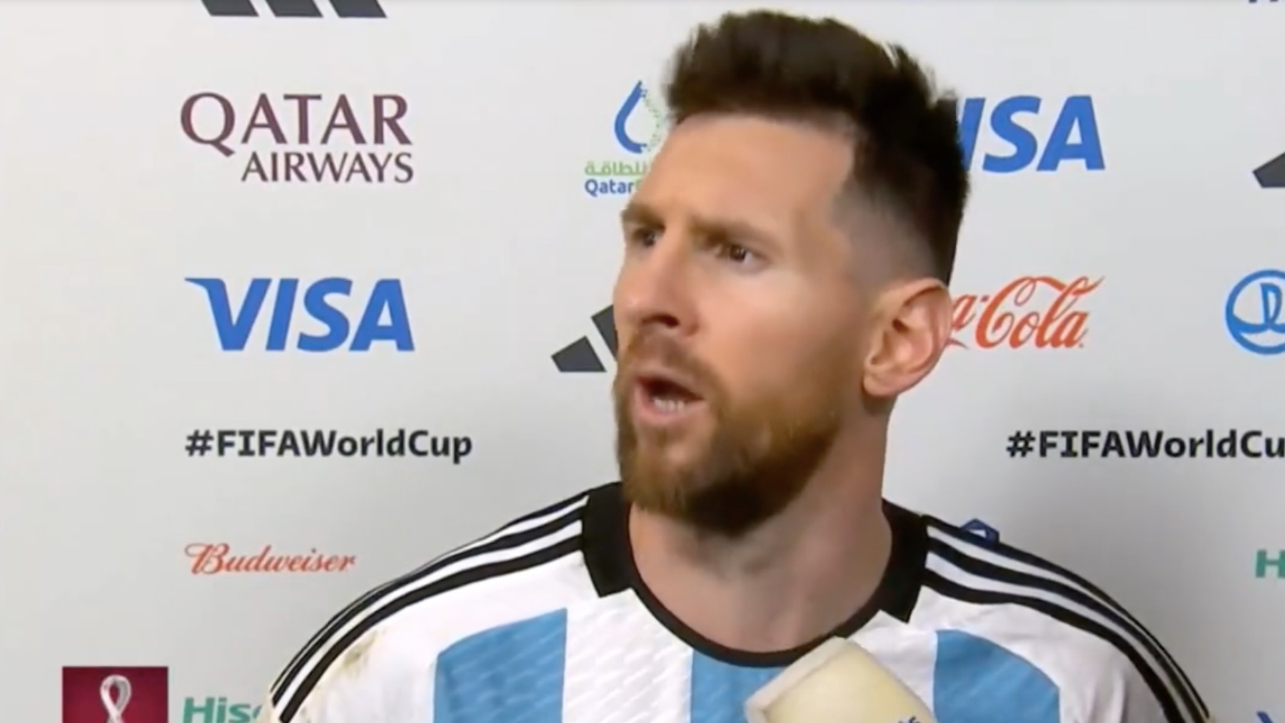Messi durante la entrevista después del partido.