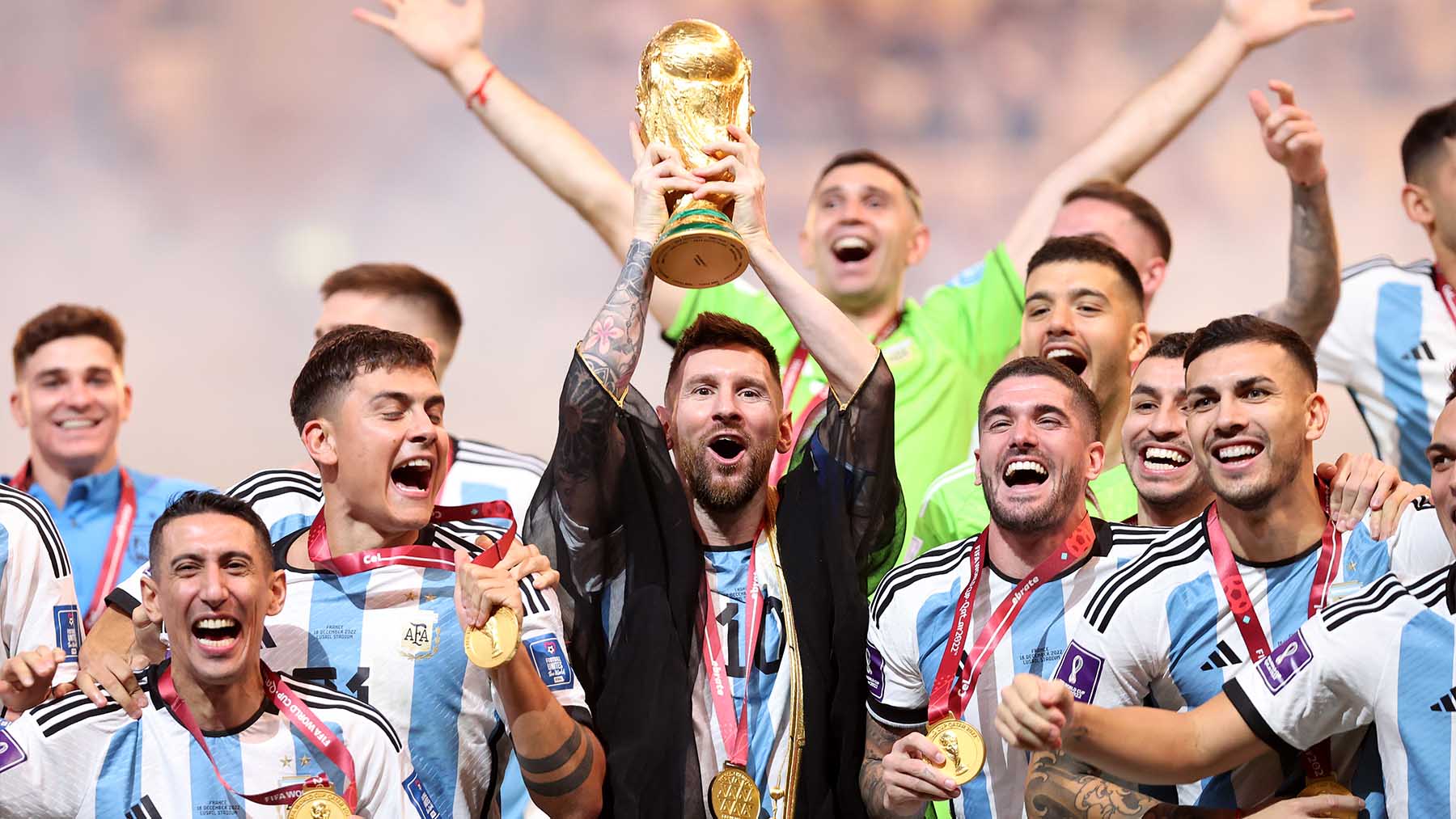 Messi levantó la Copa del Mundo en Qatar.